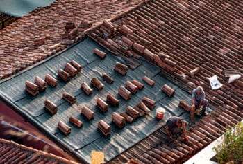 tuiles déplacées par le vent à Marck